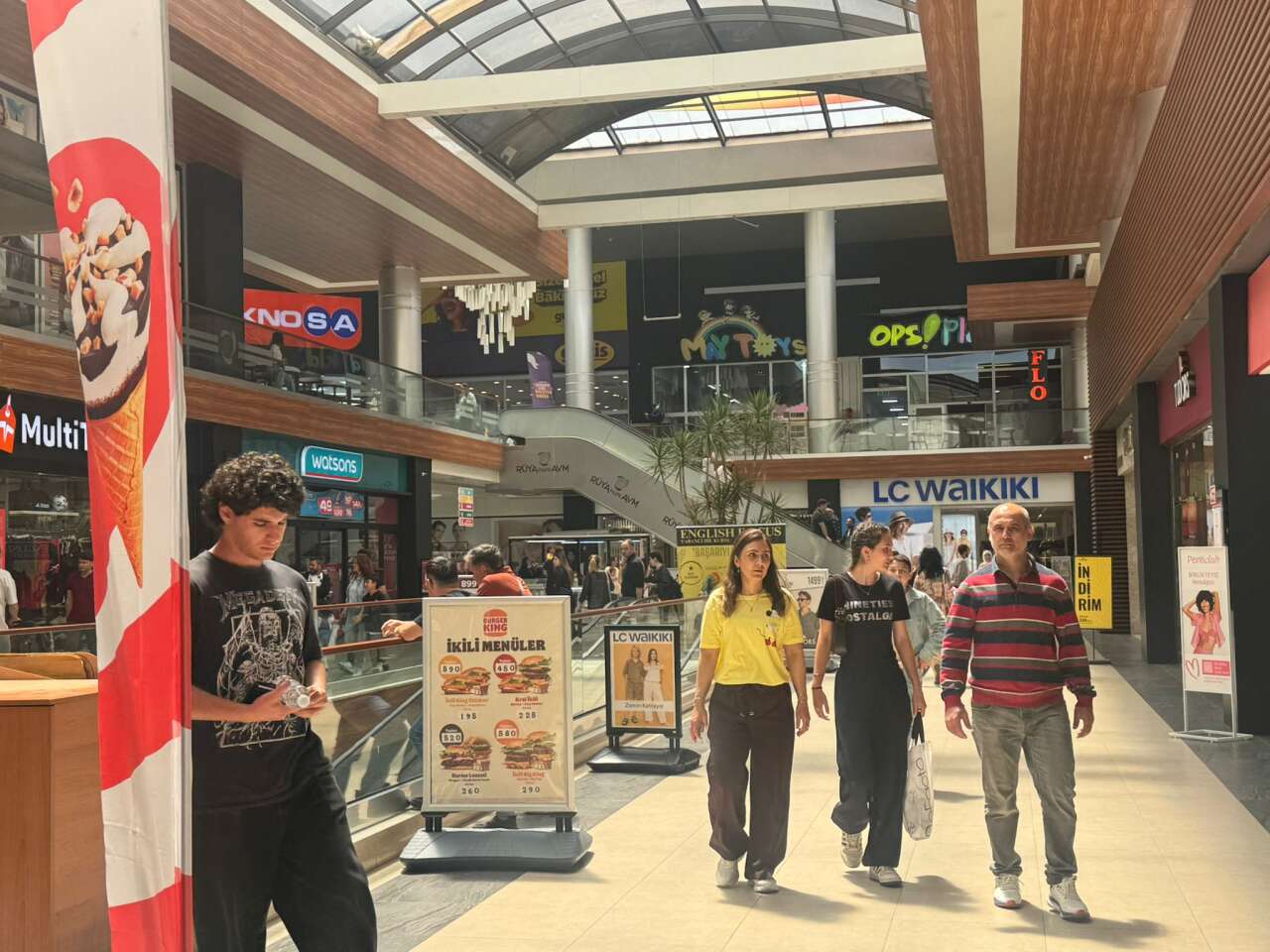 Kurban Bayramı Öncesi Menteşe'de Alışveriş Hareketliliği: AVM’lerde Yoğunluk 3